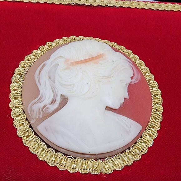 Vintage Musical Cameo Jewelry Box Red & Gold Velvet Inner Tray 9"x6"x4" - Picture 10 of 10
